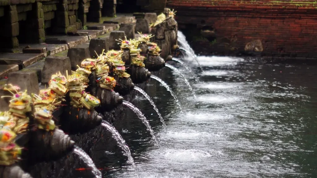 Bathers in the holy spring at Tirta Empul