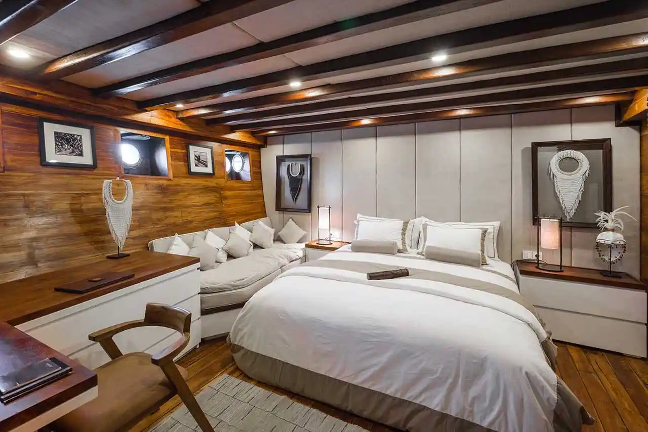 Suite on board a phinisi
